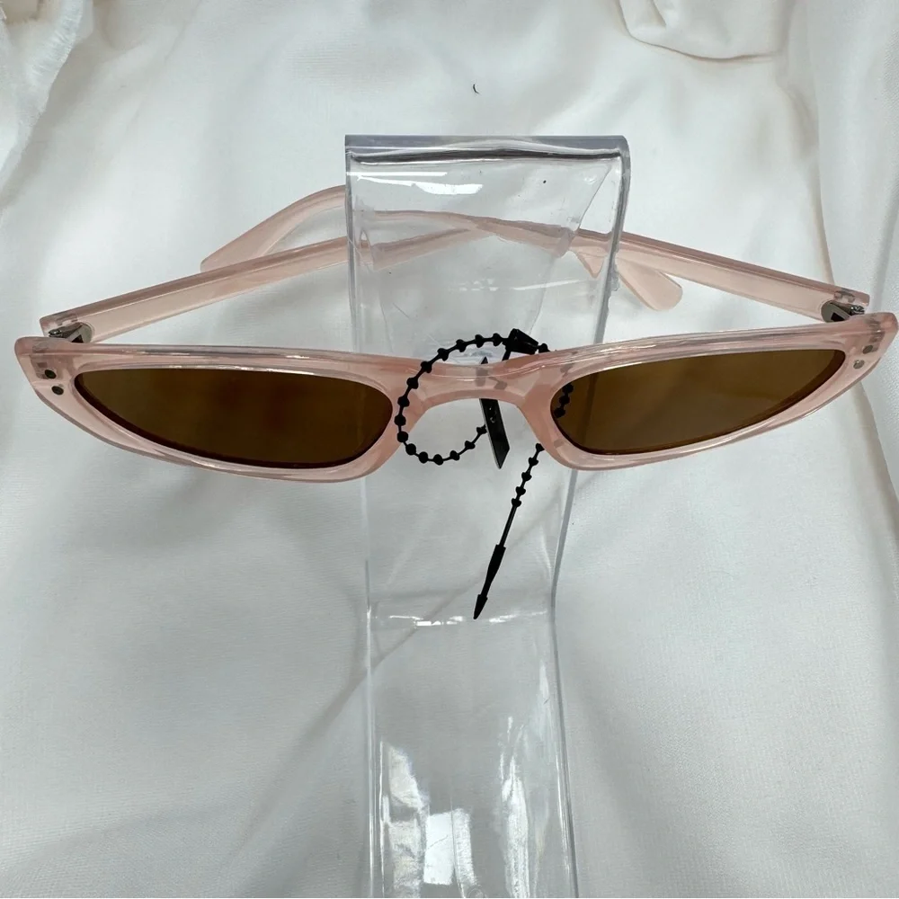 Retro Pink Horn Rimmed Sunglasses Semi Sheer Pink Frames Mod 50’s Cat Eye